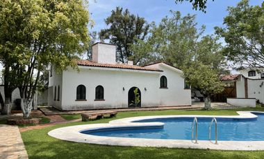 OPORTUNIDAD Gran terreno con dos pequeñas casas campiranas-Tonatico