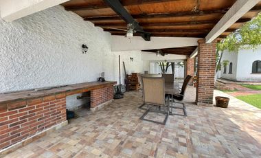 OPORTUNIDAD Gran terreno con dos pequeñas casas campiranas-Tonatico