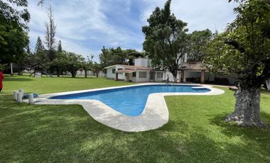 OPORTUNIDAD Gran terreno con dos pequeñas casas campiranas-Tonatico