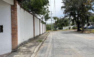 OPORTUNIDAD Gran terreno con dos pequeñas casas campiranas-Tonatico