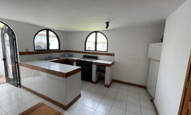 OPORTUNIDAD Gran terreno con dos pequeñas casas campiranas-Tonatico