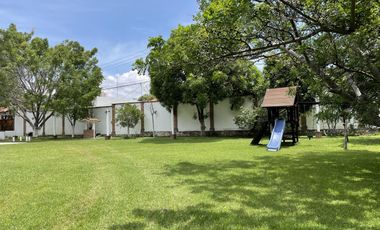 OPORTUNIDAD Gran terreno con dos pequeñas casas campiranas-Tonatico