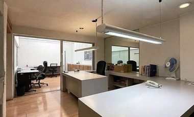 Edificio completo de 3 niveles con uso de suelo de oficinas en Jardines