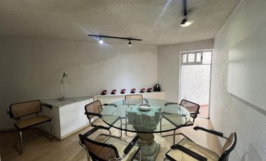 Edificio completo de 3 niveles con uso de suelo de oficinas en Jardines