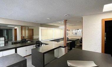 Edificio completo de 3 niveles con uso de suelo de oficinas en Jardines