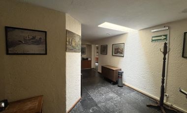 Edificio completo de 3 niveles con uso de suelo de oficinas en Jardines