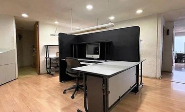 Edificio completo de 3 niveles con uso de suelo de oficinas en Jardines