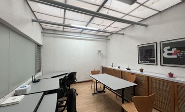 Edificio completo de 3 niveles con uso de suelo de oficinas en Jardines