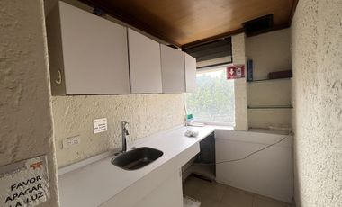 Edificio completo de 3 niveles con uso de suelo de oficinas en Jardines