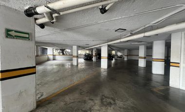 Edificio completo de 3 niveles con uso de suelo de oficinas en Jardines