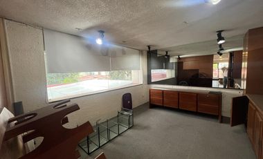 Edificio completo de 3 niveles con uso de suelo de oficinas en Jardines