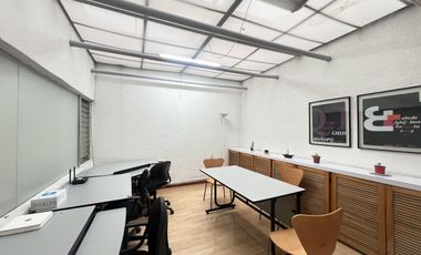 Edificio completo de 3 niveles con uso de suelo de oficinas en Jardines