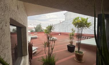 Edificio completo de 3 niveles con uso de suelo de oficinas en Jardines