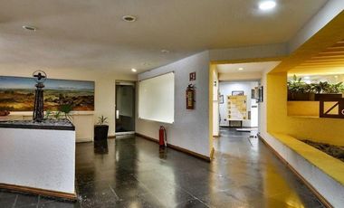 Edificio completo de 3 niveles con uso de suelo de oficinas en Jardines