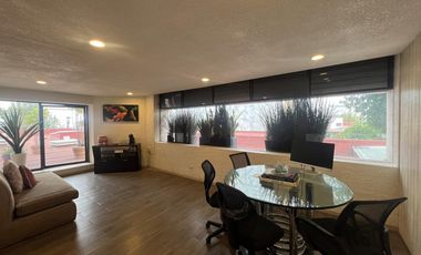 Edificio completo de 3 niveles con uso de suelo de oficinas en Jardines