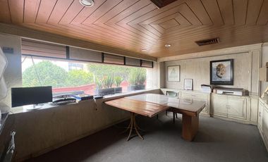 Edificio completo de 3 niveles con uso de suelo de oficinas en Jardines