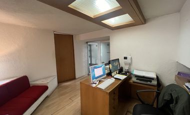 Edificio completo de 3 niveles con uso de suelo de oficinas en Jardines