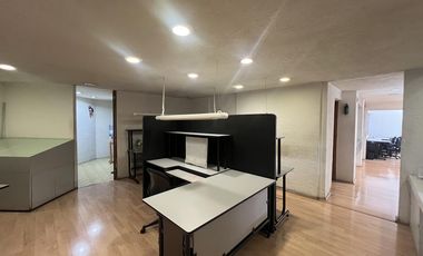 Edificio completo de 3 niveles con uso de suelo de oficinas en Jardines