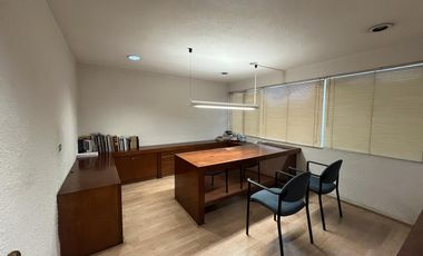 Edificio completo de 3 niveles con uso de suelo de oficinas en Jardines