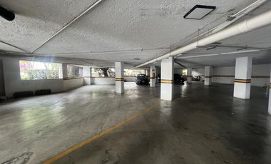 Edificio completo de 3 niveles con uso de suelo de oficinas en Jardines