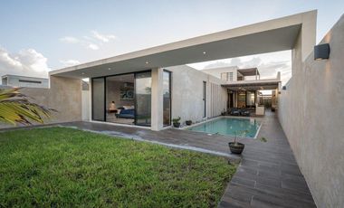 Casa en venta a 100 metros del mar en San Benito