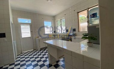 PRECIOSA CASA EN RENTA FRENTE AL RÍO SOBRE BOULEVARD