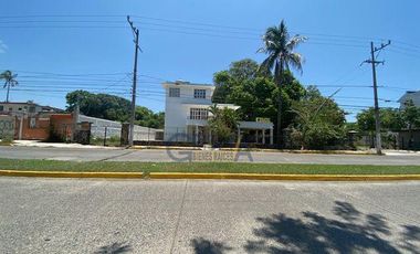 PRECIOSA CASA EN RENTA FRENTE AL RÍO SOBRE BOULEVARD