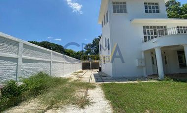 PRECIOSA CASA EN RENTA FRENTE AL RÍO SOBRE BOULEVARD