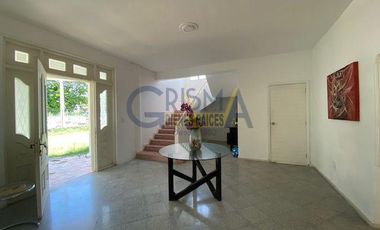 PRECIOSA CASA EN RENTA FRENTE AL RÍO SOBRE BOULEVARD