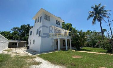 PRECIOSA CASA EN RENTA FRENTE AL RÍO SOBRE BOULEVARD