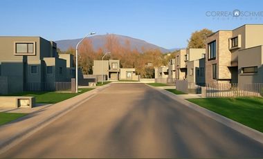 Casa en Arriendo en Condominio Tricahue de Nogales, Machalí