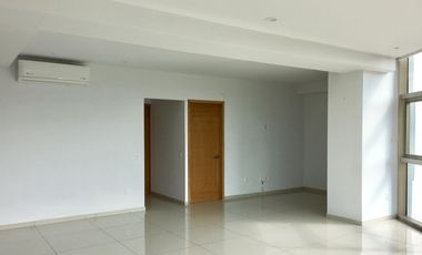 Espectacular departamento, 3 recámaras, alberca, gimnasio, a 2 cuadras del club de golf