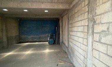 Bodega comercial ideal para almacenaje con fáciles accesos. Única en la zona.