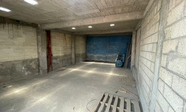 Bodega comercial ideal para almacenaje con fáciles accesos. Única en la zona.