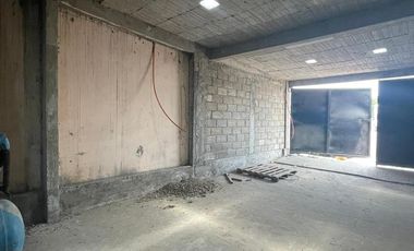 Bodega comercial ideal para almacenaje con fáciles accesos. Única en la zona.