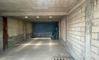 Bodega comercial ideal para almacenaje con fáciles accesos. Única en la zona.