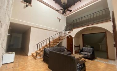 CASA  AMPLIA  SEMIAMUEBLADA  EN RENTA EN COL. JARDINES DE TUXPAN