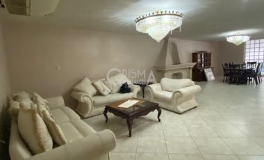 CASA  AMPLIA  SEMIAMUEBLADA  EN RENTA EN COL. JARDINES DE TUXPAN