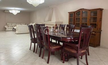 CASA  AMPLIA  SEMIAMUEBLADA  EN RENTA EN COL. JARDINES DE TUXPAN