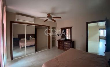 CASA  AMPLIA  SEMIAMUEBLADA  EN RENTA EN COL. JARDINES DE TUXPAN
