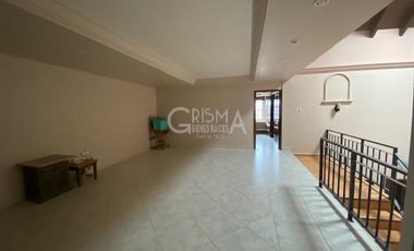 CASA  AMPLIA  SEMIAMUEBLADA  EN RENTA EN COL. JARDINES DE TUXPAN