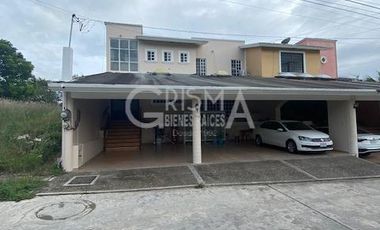 CASA  AMPLIA  SEMIAMUEBLADA  EN RENTA EN COL. JARDINES DE TUXPAN