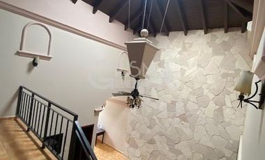 CASA  AMPLIA  SEMIAMUEBLADA  EN RENTA EN COL. JARDINES DE TUXPAN