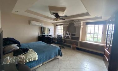 CASA  AMPLIA  SEMIAMUEBLADA  EN RENTA EN COL. JARDINES DE TUXPAN
