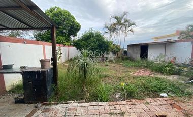 CASA  AMPLIA  SEMIAMUEBLADA  EN RENTA EN COL. JARDINES DE TUXPAN