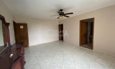 CASA  AMPLIA  SEMIAMUEBLADA  EN RENTA EN COL. JARDINES DE TUXPAN