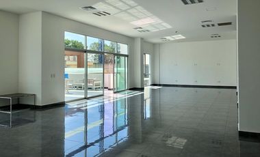 Muy cerca Plaza Sania, 132 M2, 2 recámaras, 2 baños, 2 autos, alberca, gym