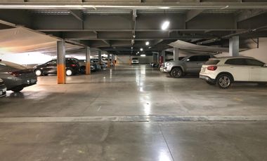 Muy cerca Plaza Sania, 132 M2, 2 recámaras, 2 baños, 2 autos, alberca, gym