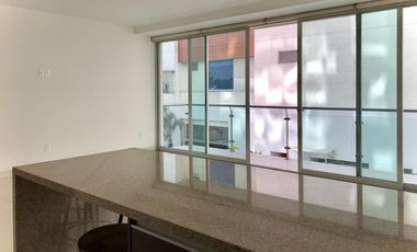 Muy cerca Plaza Sania, 132 M2, 2 recámaras, 2 baños, 2 autos, alberca, gym