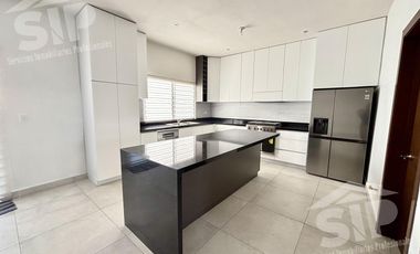 Casa en Renta en Privado Res Rincon de Alcantara